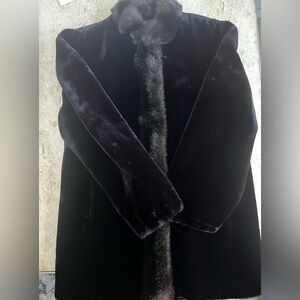 Hillmoor 1970’s Vintage Fur Trim/Faux Fur/Leather Beautifully Made Womens Jacket